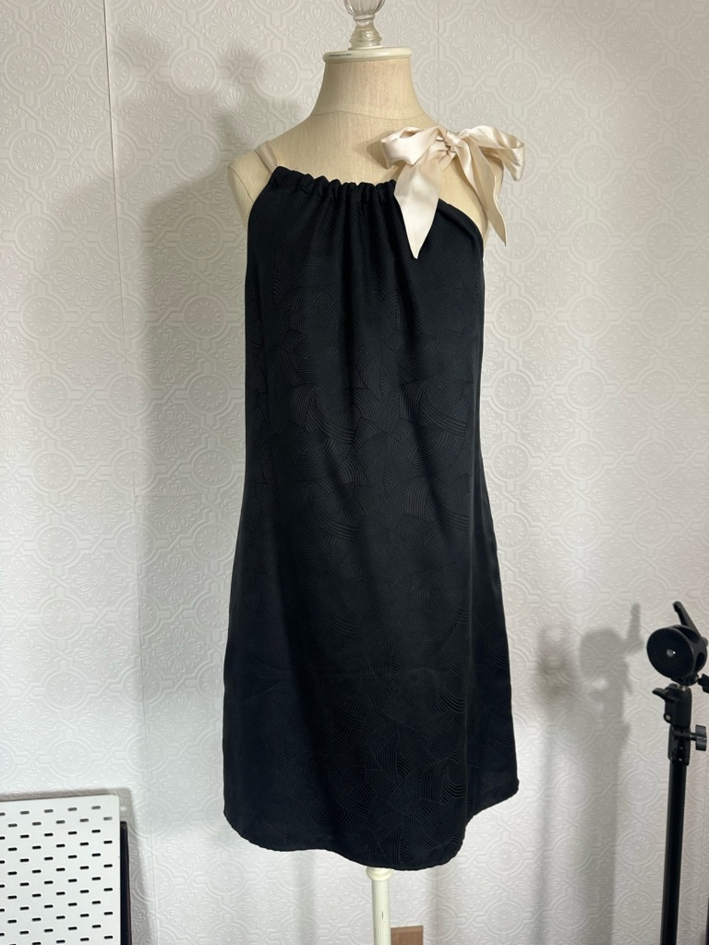 White House Black Market Black silk One-Shoulder Bow Shift Dress